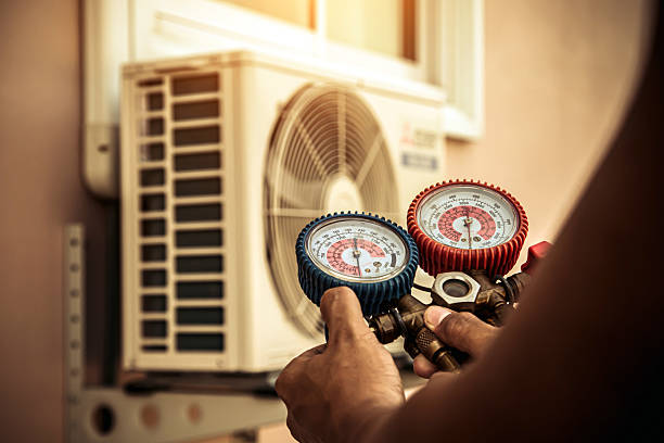 Professional Hvac technician working in Campbell, TX